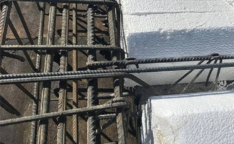 الزام استفاده از میلگرد ممان منفی و میلگرد اوتکا در محل تکیه گاه تیرچه ها بتنی و فلزی